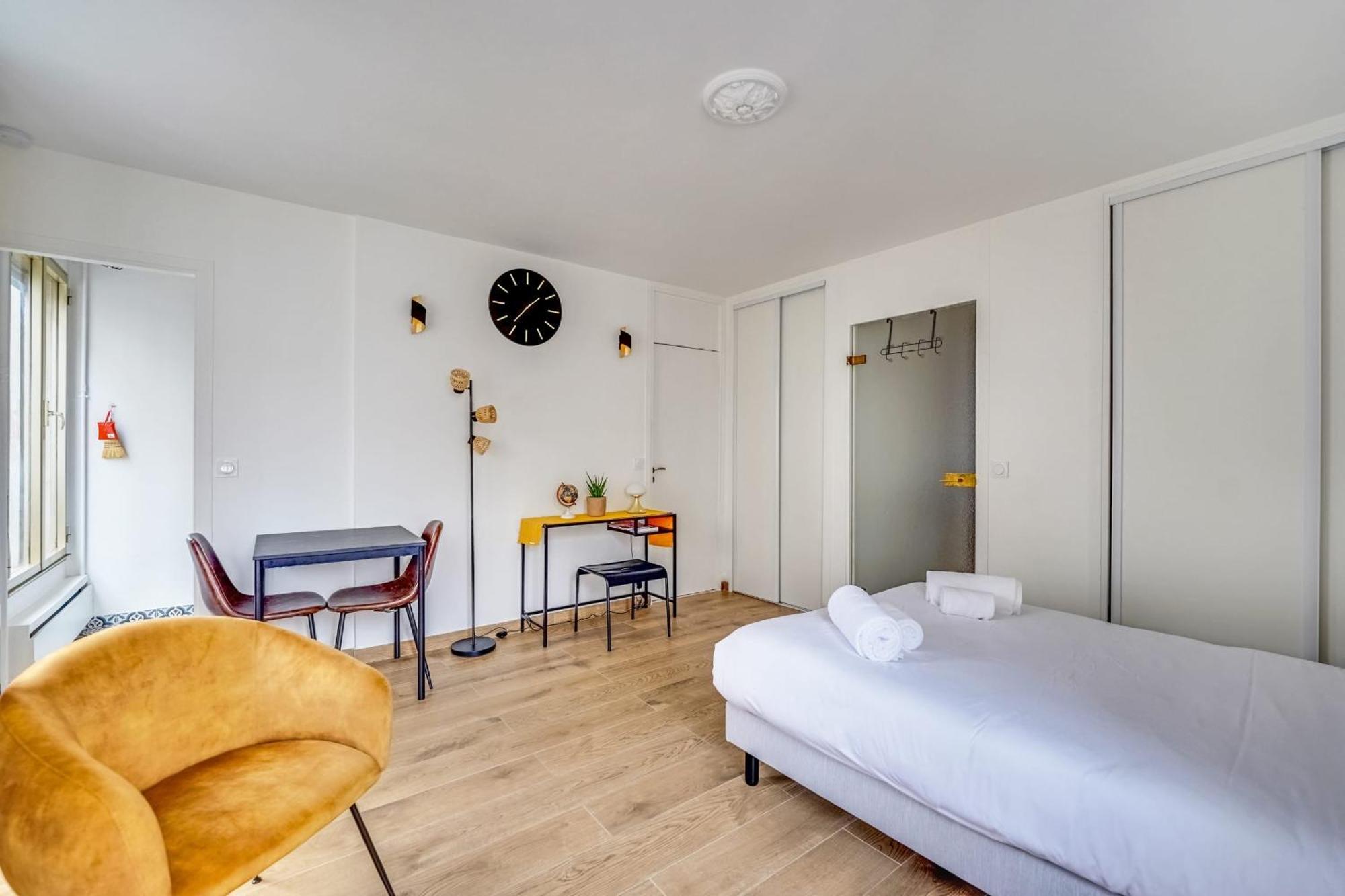 5 - Beautiful L000 Apartment *